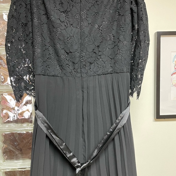 City Chic Trendy Plus Size Intriguing Off-The-Shoulder A-Line Gown Size 20W - Picture 5 of 7